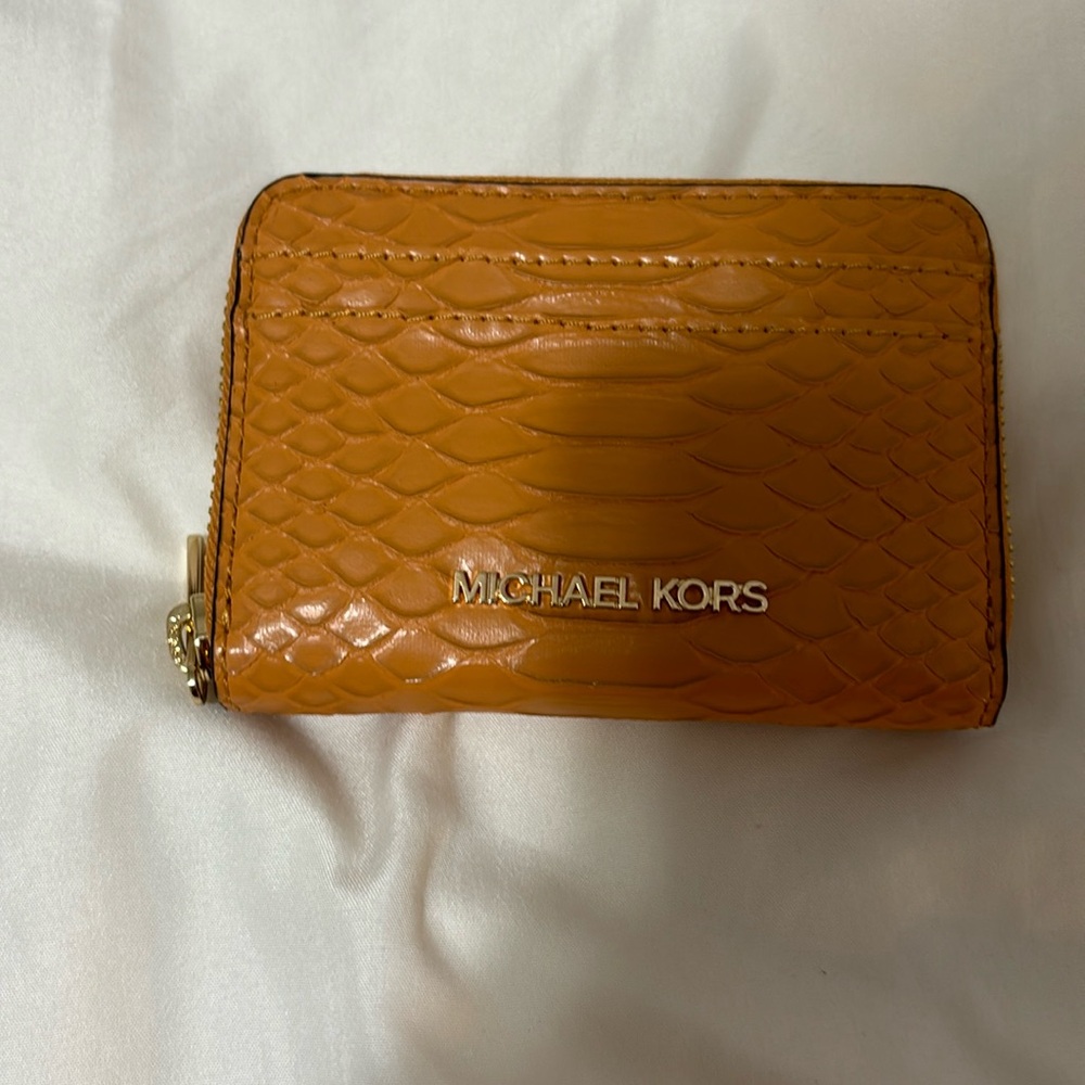 Michael Kors Zip around wallet